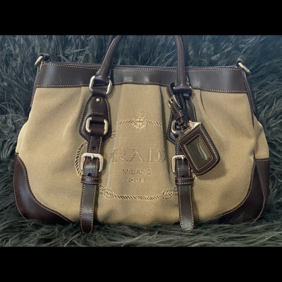 Prada - Picture 2 of 13